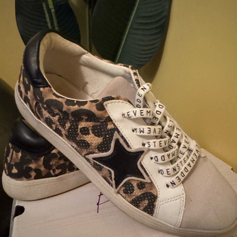 Women’s Steve Madden Amalfi Sneakers Size 8.5